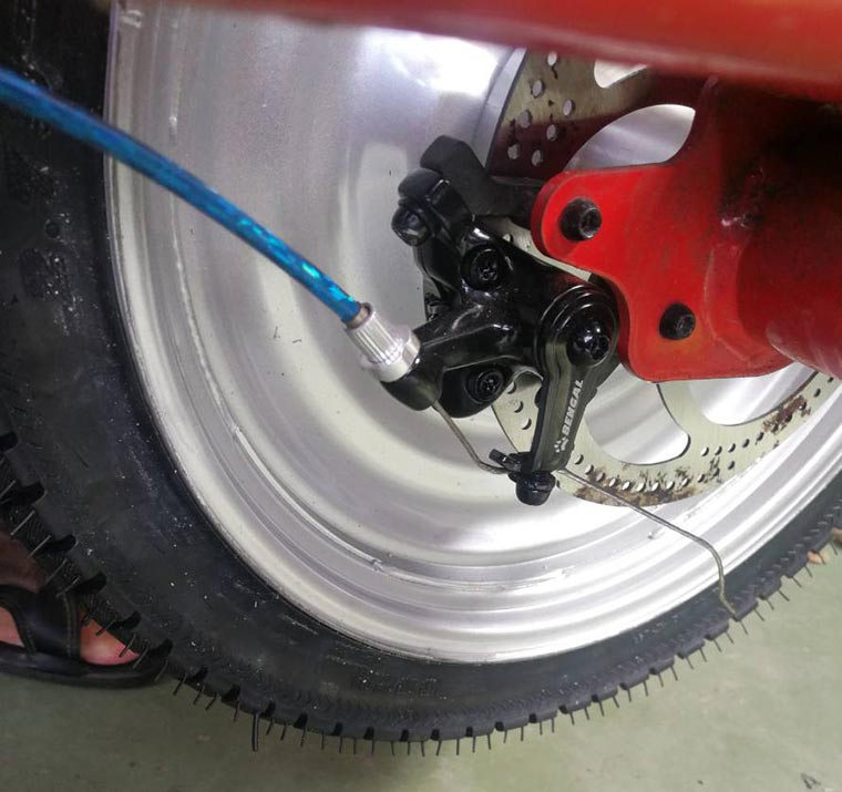 電動迷你貨車-後輪碟煞 電動迷你貨車-後輪碟煞